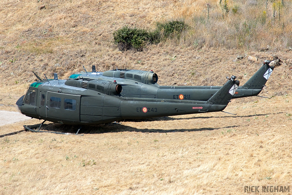 Bell UH-1 Iroquois - HU.10-73 / ET-243 + HU.10-31 / ET-211 - Spanish Army