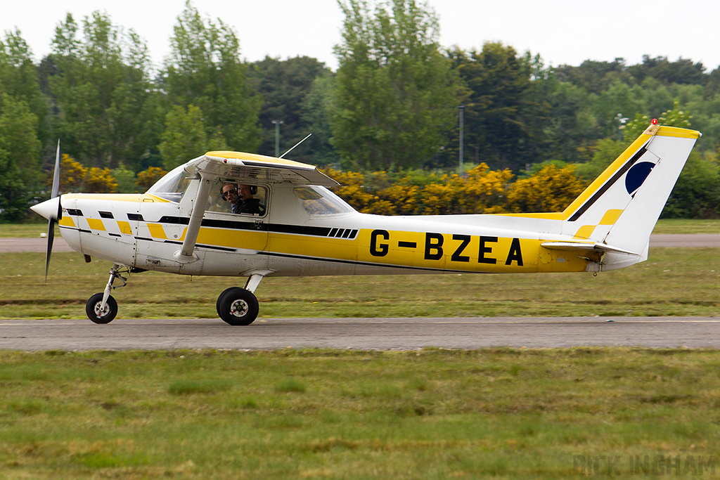 Cessna 152 - G-BZEA