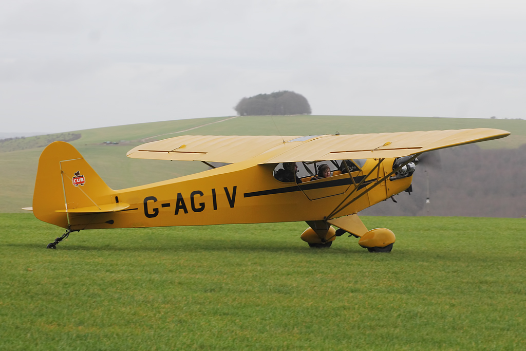 Piper J-3C-65 Cub - G-AGIV