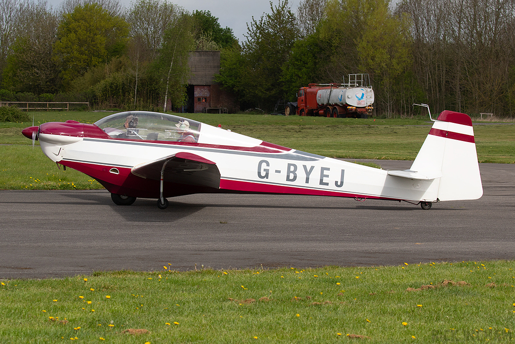 Scheibe SF-28A Tandem Falke - G-BYEJ