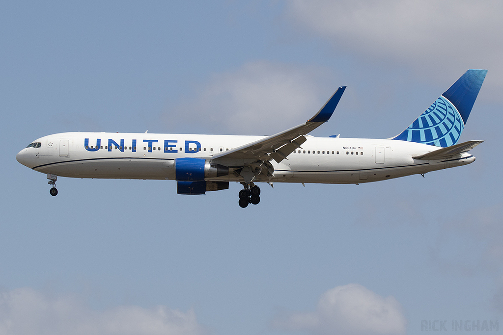 Boeing 767-322ER - N664UA - United Airlines
