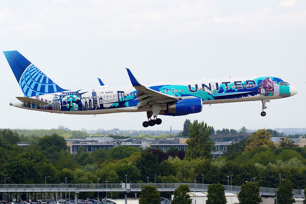 Boeing 757-224 - N14102 - United Airlines