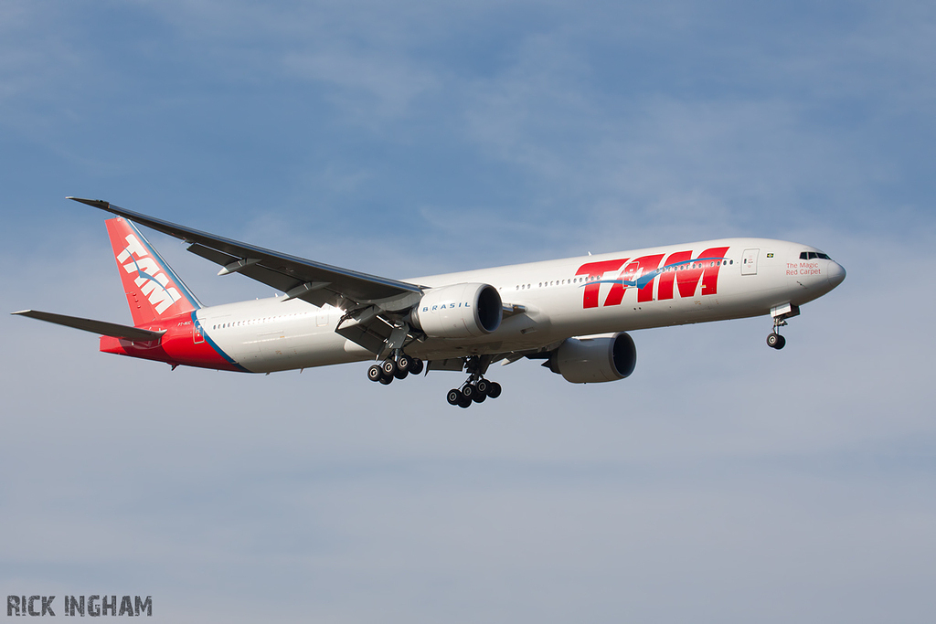 Boeing 777-32WER - PT-MUC - TAM