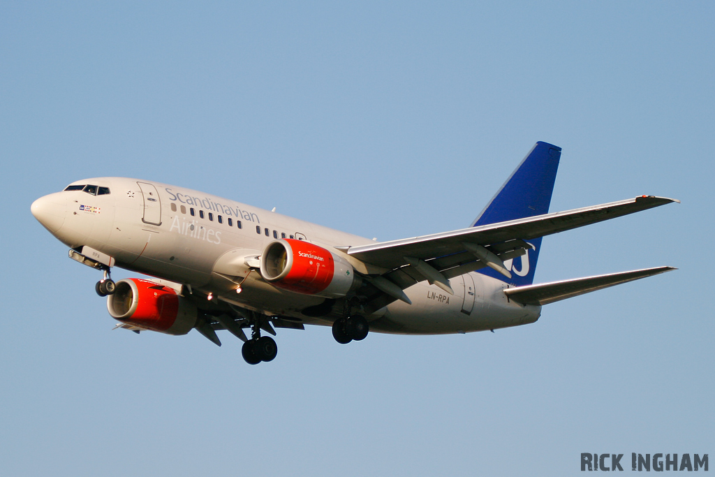 Boeing 737-683 - LN-RPA - Scandinavian Airlines