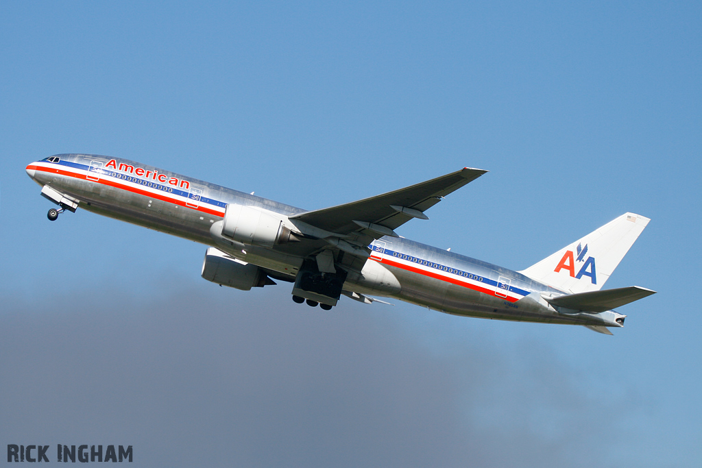 Boeing 777-223ER - N762AN - American Airlines