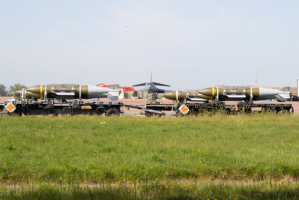 GBU-31 JDAM with Rockwell B-1B Lancer - 86-0107 - USAF