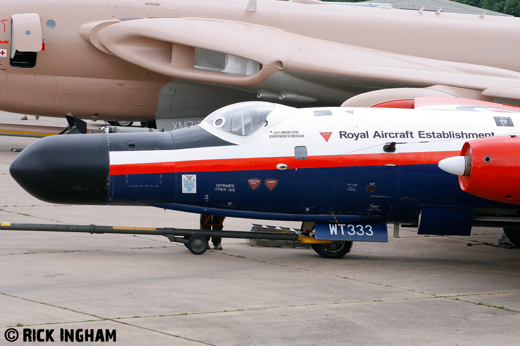 English Electric Canberra B(I)8 - WT333 - Royal Aircraft Establishment