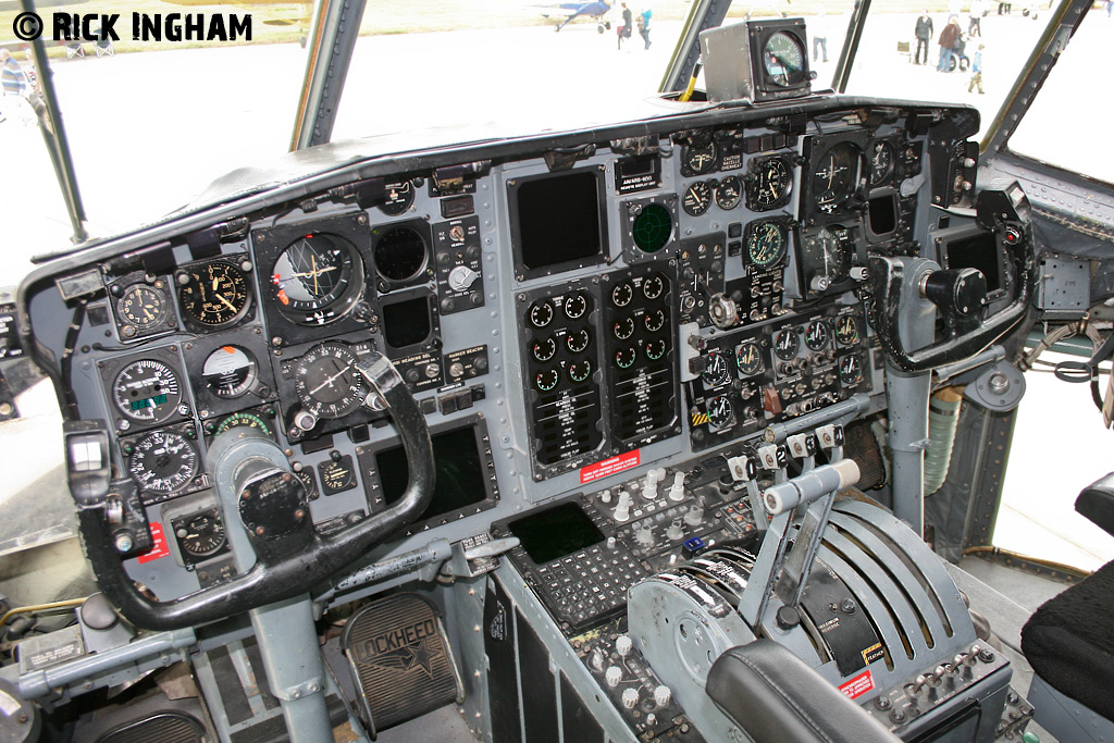Cockpit of Lockheed C-130K Hercules C1P - XV196 - RAF