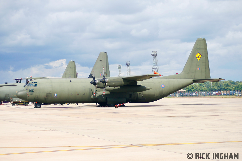 Lockheed C-130K Hercules C3 - XV305 - RAF