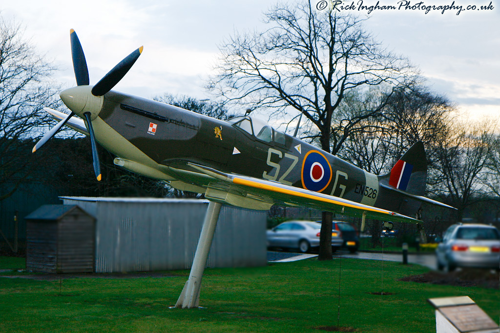 Supermarine Spitfire Mk.IX - EN526 - RAF
