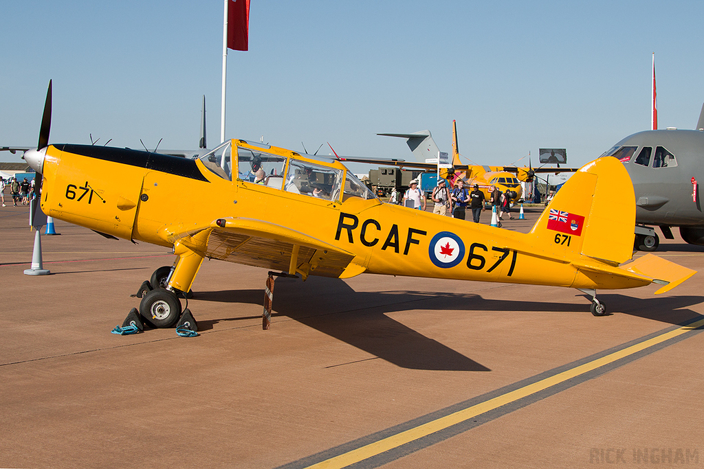 De Havilland Chipmunk T10 -  671 / G-BNZC - Canadian Air Force