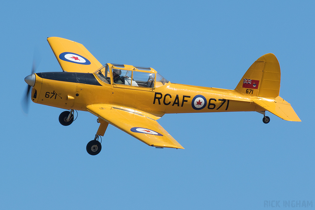 de Havilland Chipmunk T.10 - 671 / G-BNZC - Canadian Air Force