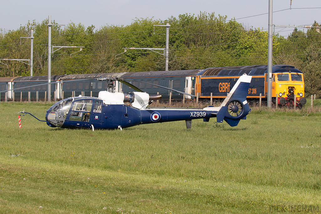 Westland Gazelle HT3 - XZ939 / G-CLGO - QinetiQ (Falcon Aviation) + Class 57 - 57306 - GBRf