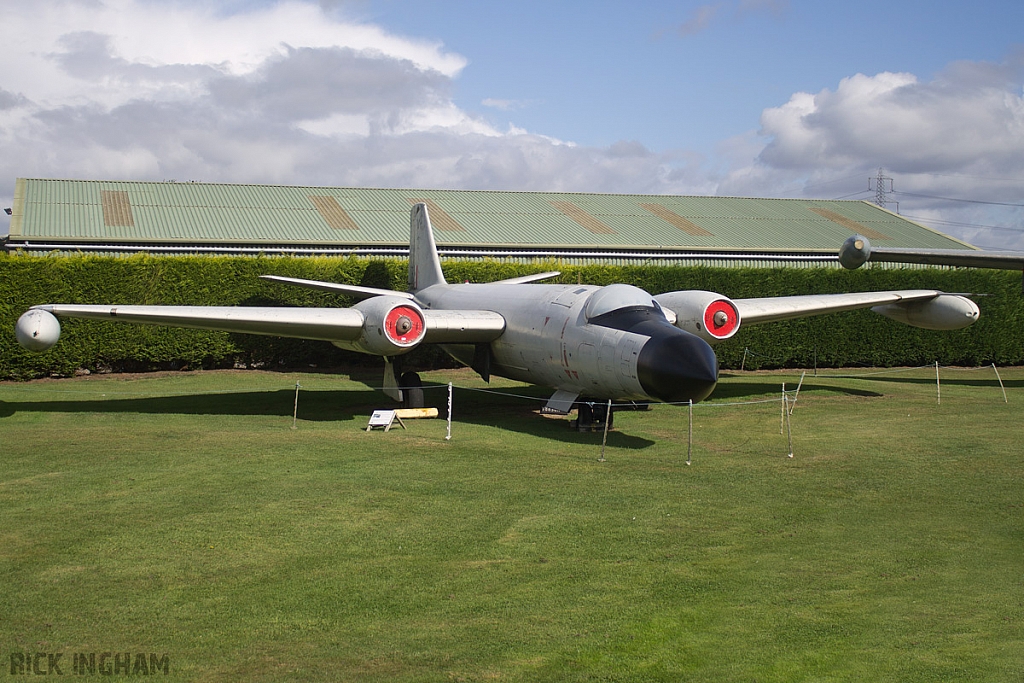 English Electric Canberra T19 - WH904 - RAF