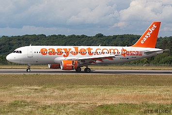 Airbus A320-214 - G-EZUG - EasyJet