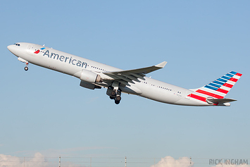Airbus A330-323 - N277AY - American Airlines