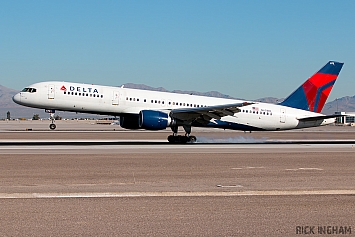Boeing 757-232 - N678DL - Delta Airlines