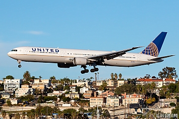 Boeing 767-424(ER) - N76064 - United Airlines