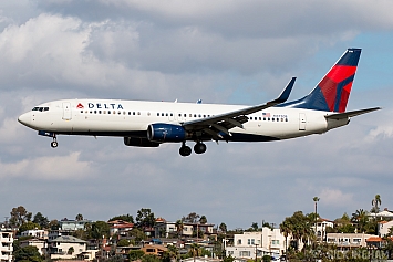 Boeing 737-832 - N3730B - Delta Airlines