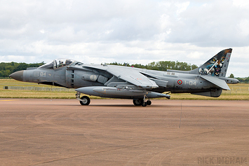 McDonnell Douglas AV-8B Harrier II - MM7200/1-04 - Italian Navy