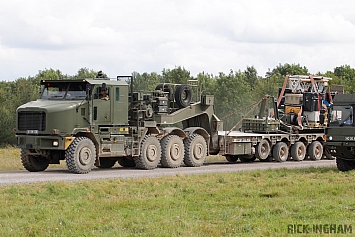 Oshkosh Heavy Equipment Transporter - British Army