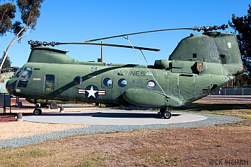 Boeing Vertol CH-46E Sea Knight - 154803 - USMC