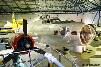 Boeing B-17G Flying Fortress - 77233 - USAF