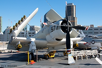 Douglas AD-4W Skyraider - 127922 - US Navy
