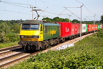Class 90 - 90041 - Freightliner