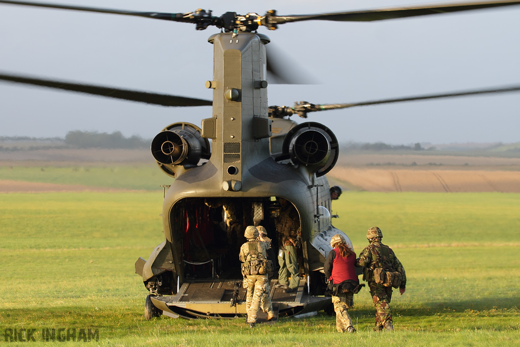 Boeing Chinook HC2 - ZA713 - RAF + Judgemental Training Team - British Army