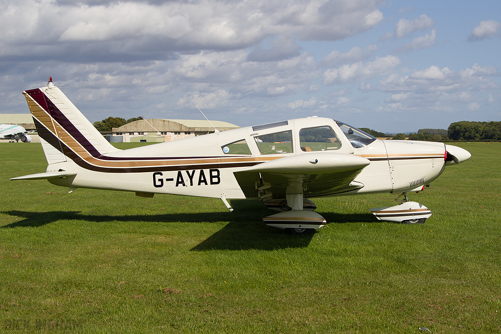 Piper PA-28-180 Cherokee E - G-AYAB