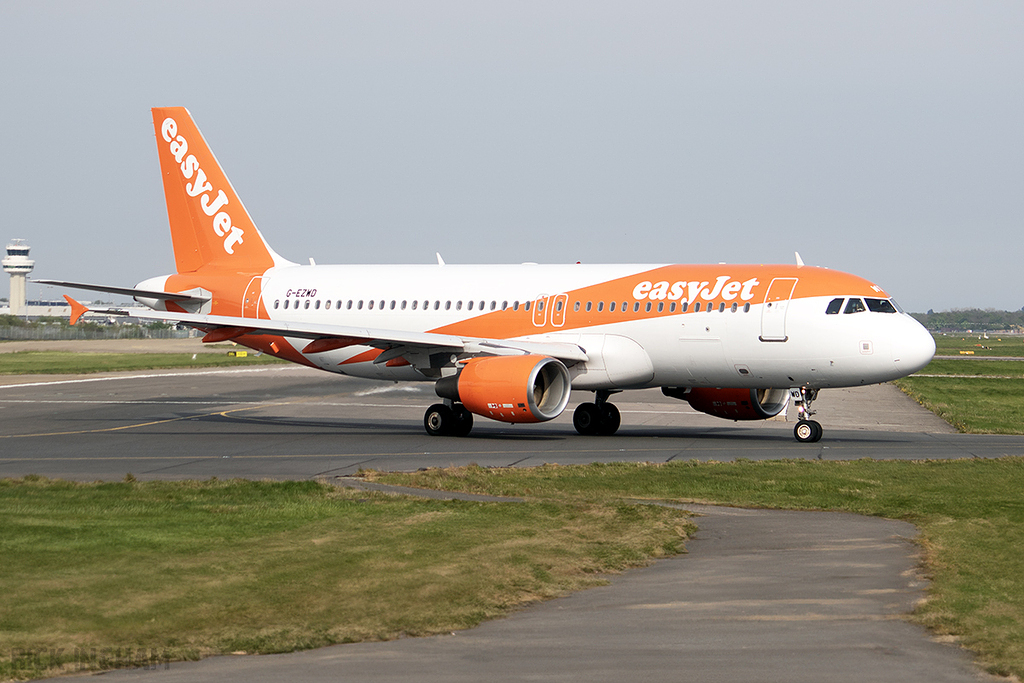 Airbus A320-214 - G-EZWD - easyJet