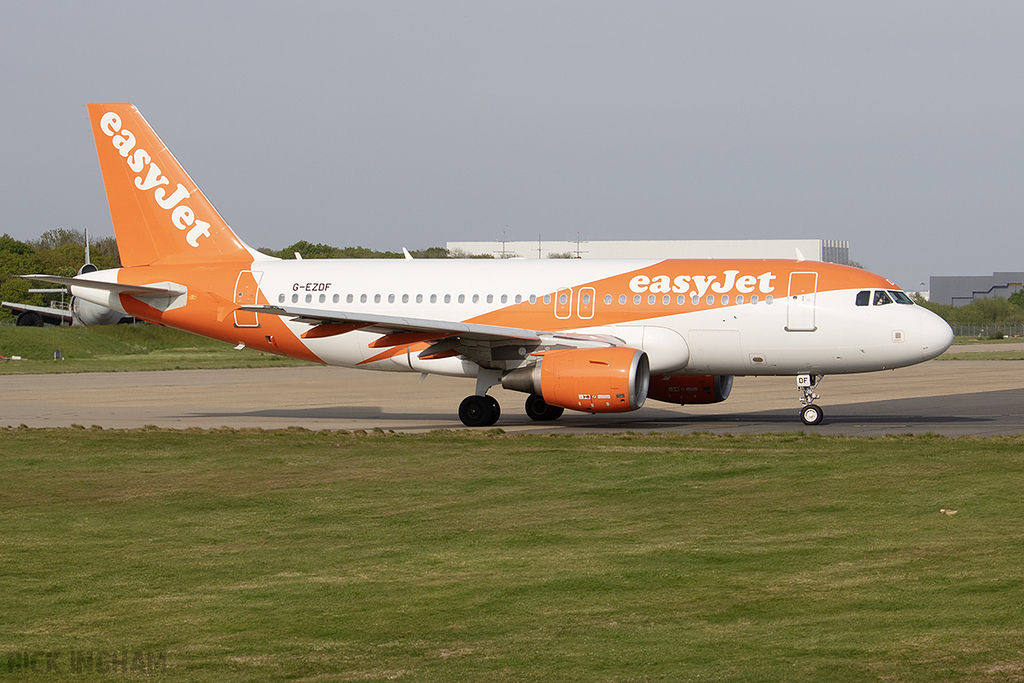 Airbus A319-111 - G-EZDF - easyJet