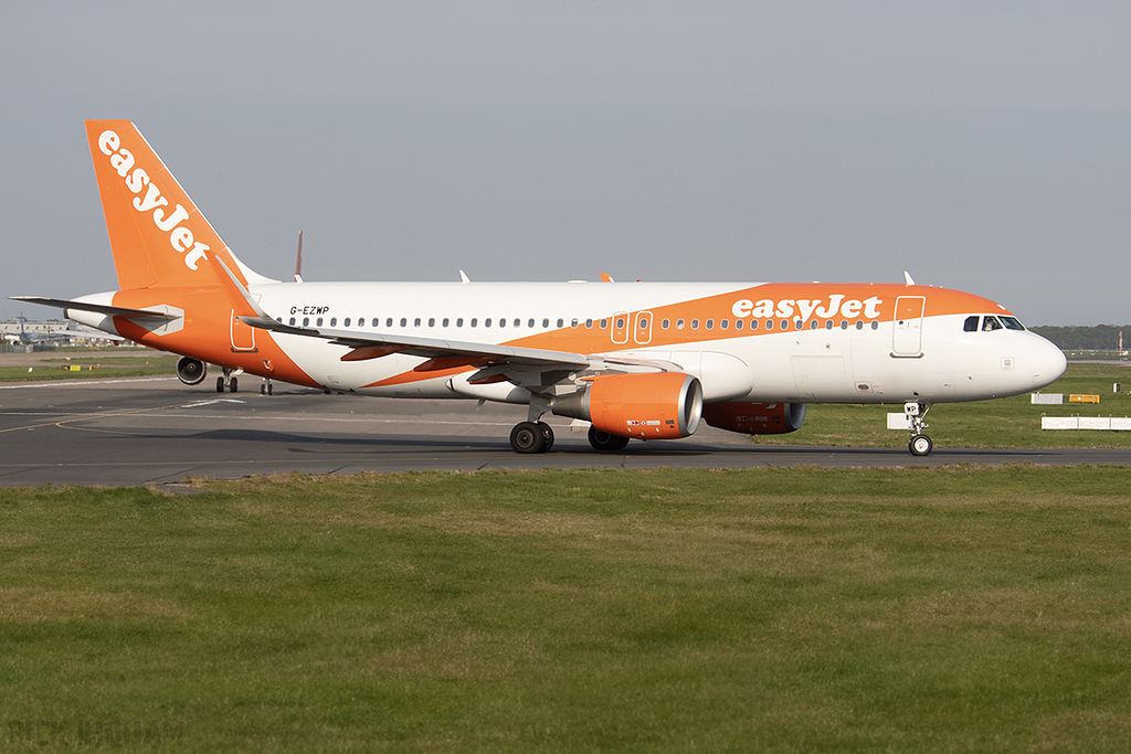 Airbus A320-214 - G-EZWP - easyJet