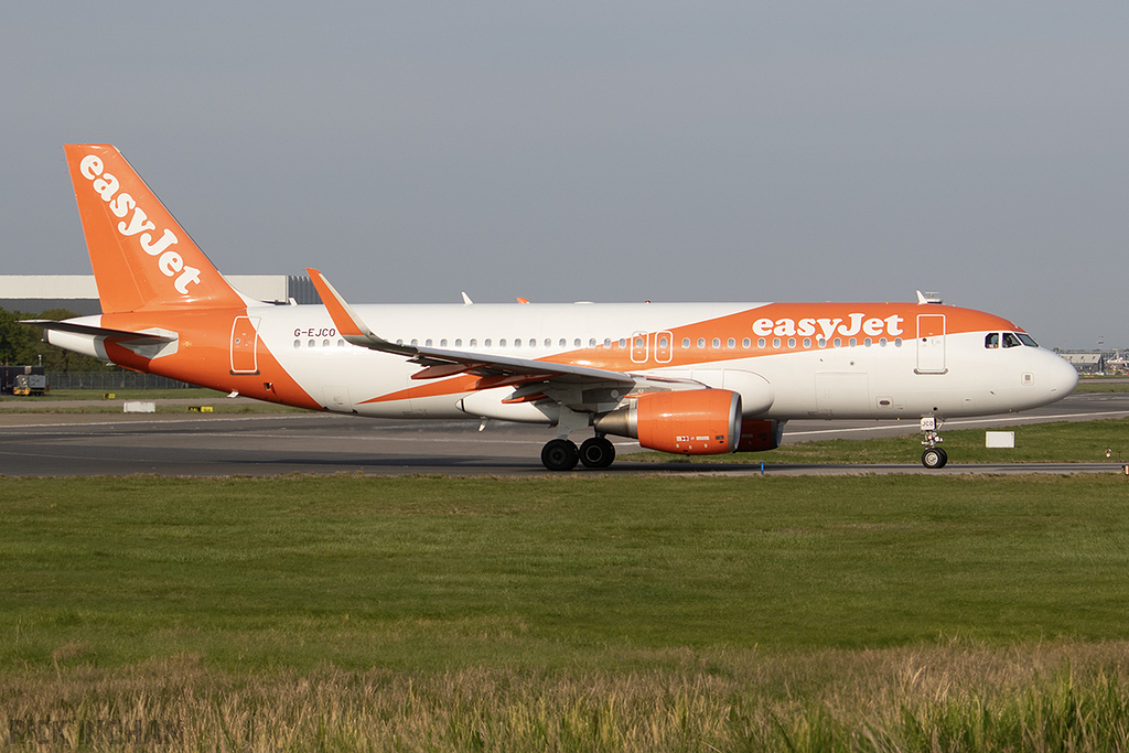 Airbus A320-214 - G-EJCO - easyJet