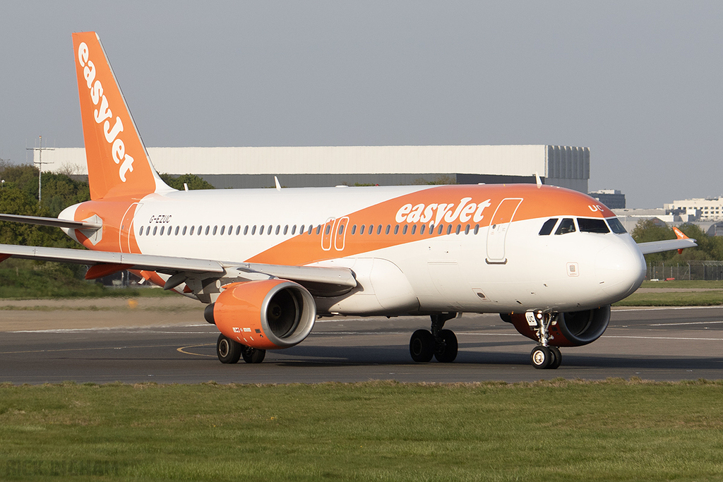 Airbus A320-214 - G-EZUC - easyJet
