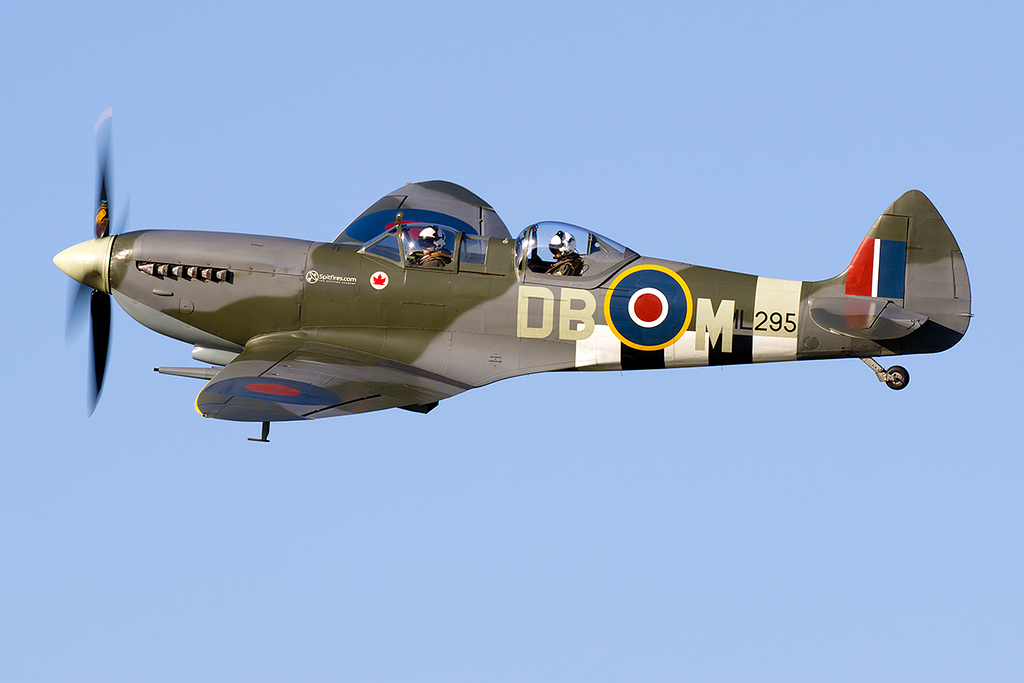 Supermarine Spitfire T9 - ML295 / G-CLXB - RAF