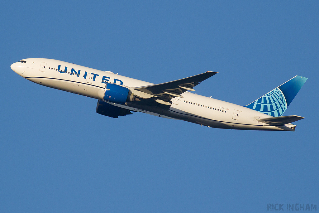 Boeing 777-224ER - N77012 - United Airlines