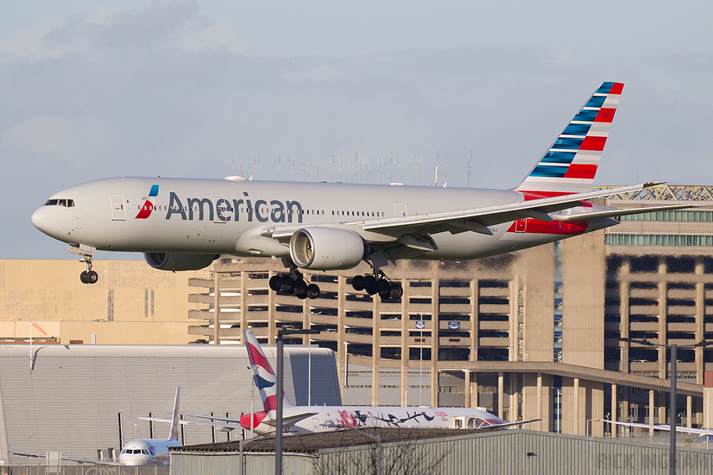 Boeing 777-223ER - N761AJ - American Airlines