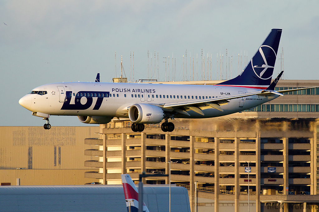 Boeing 737 MAX 8 - SP-LVM - LOT Polish Airlines