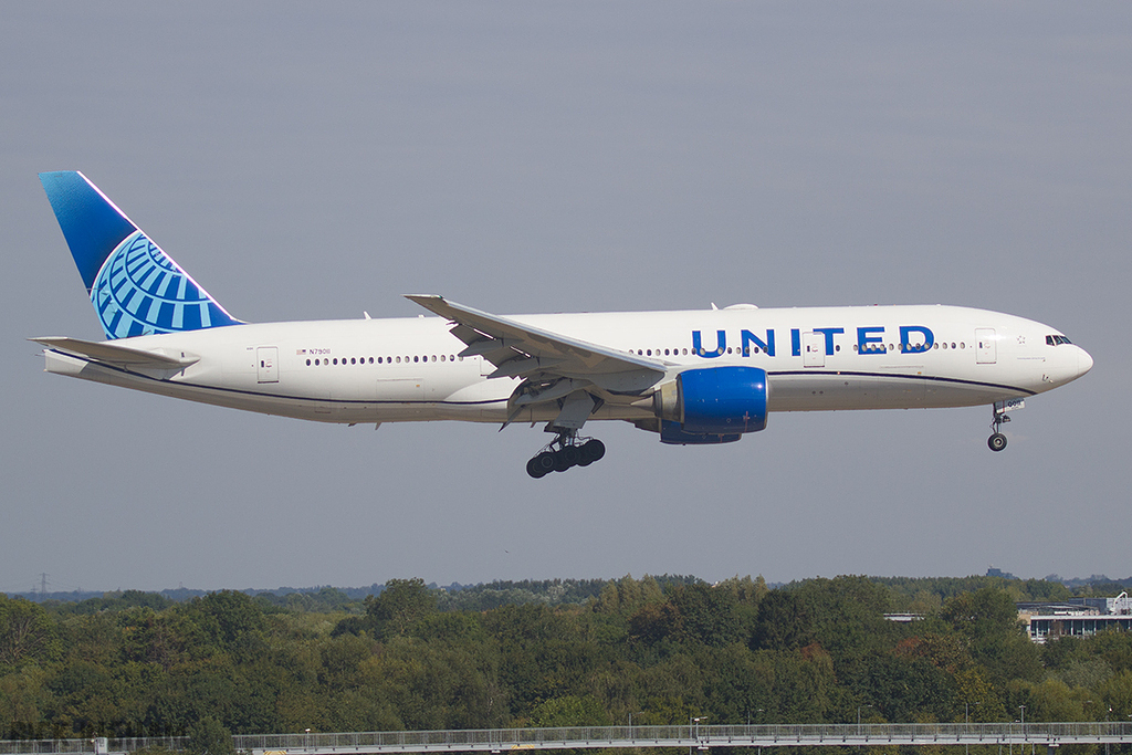 Boeing 777-224ER - N79011 - United Airlines
