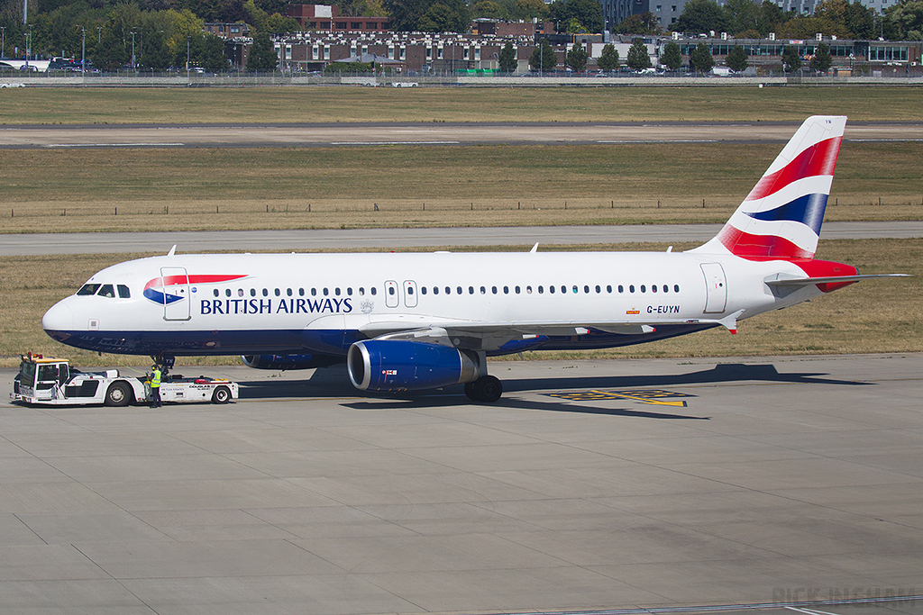 Airbus A320-232 - G-EUYN - British Airways