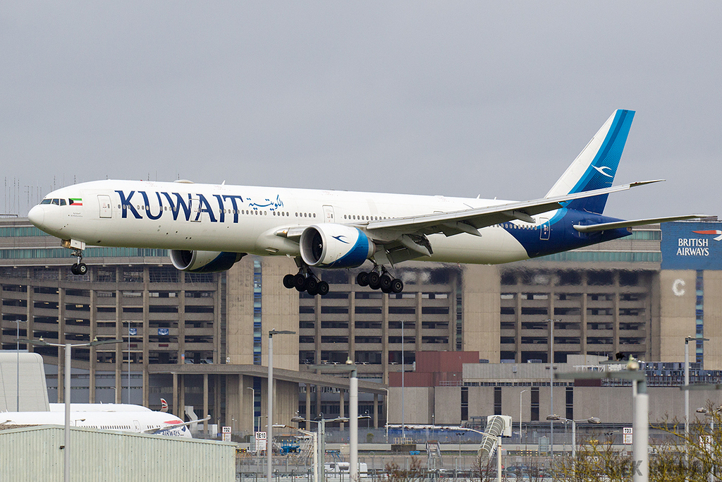 Boeing 777-369ER - 9K-AOH - Kuwait Airways