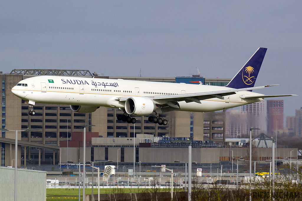 Boeing 777-368ER - HZ-AK30 - Saudia