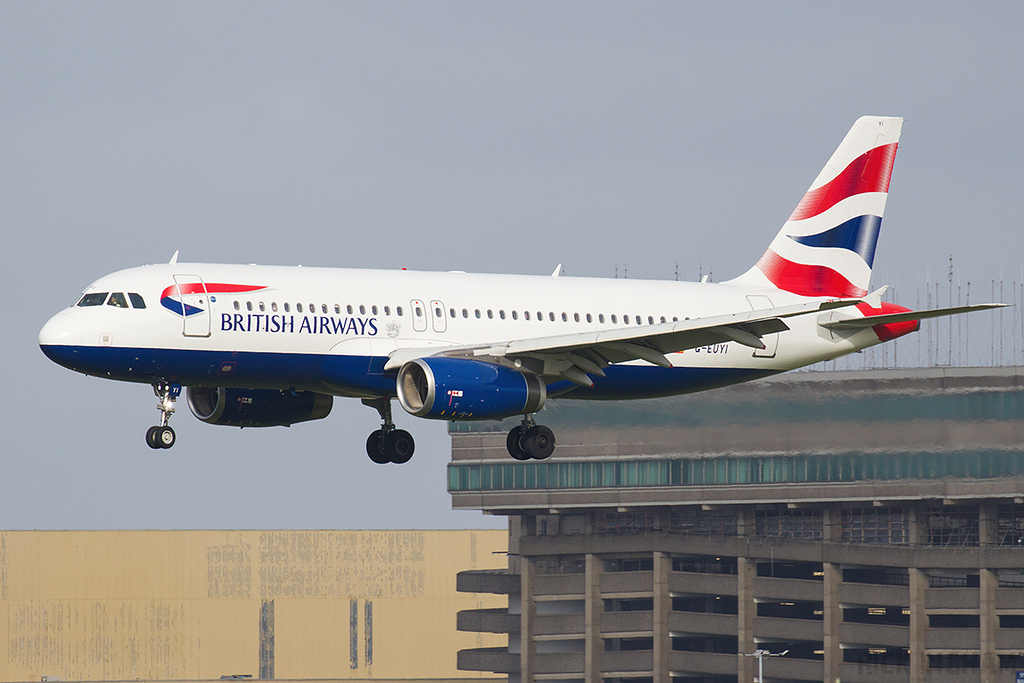 Airbus A320-232 - G-EUYI - British Airways