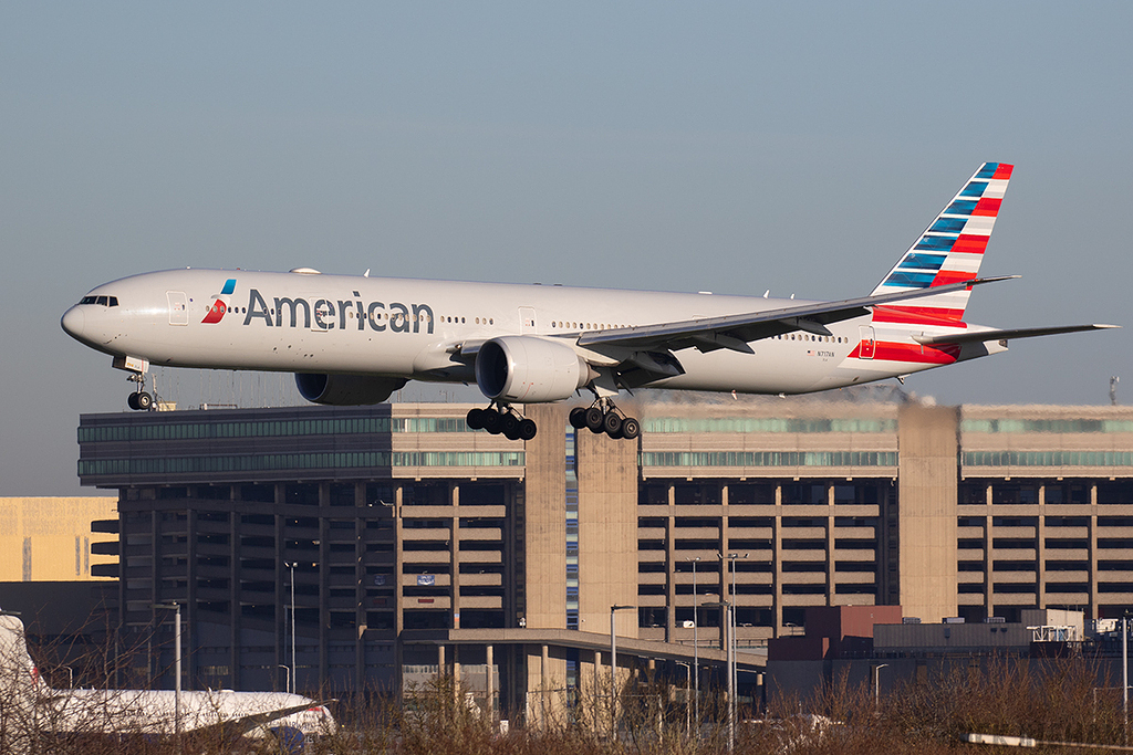 Boeing 777-300ER - N717AN - American Airlines