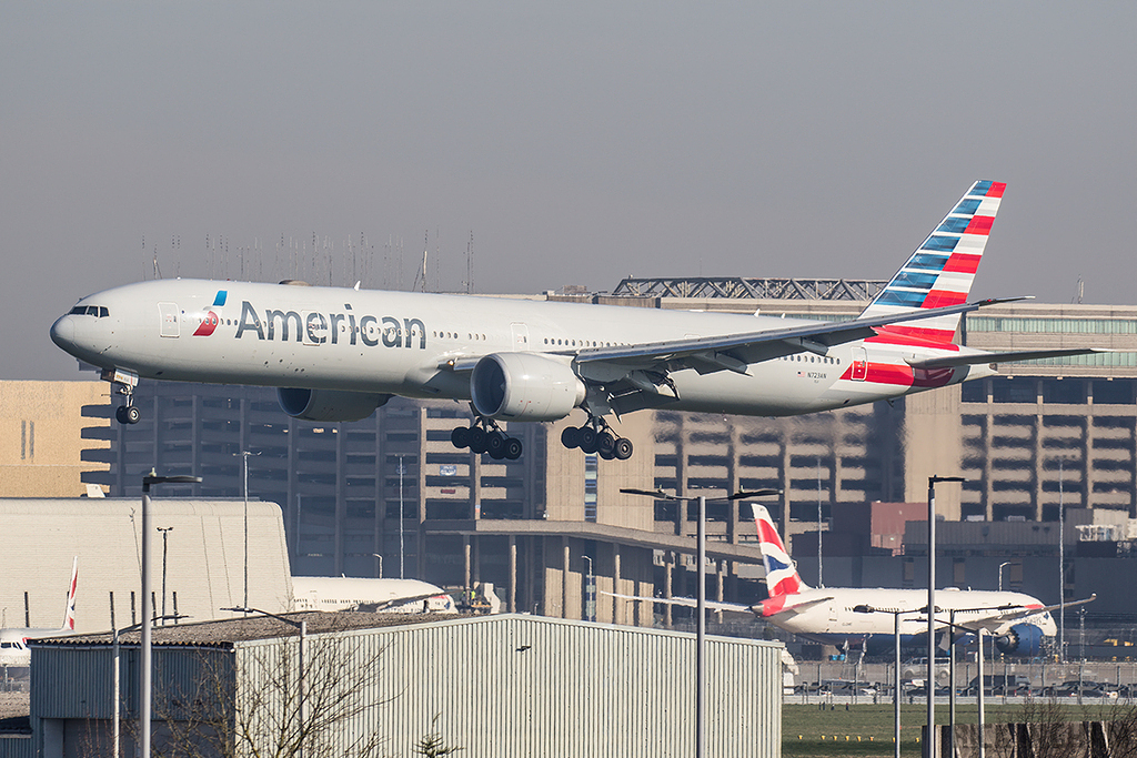 Boeing 777-323ER - N723AN - American Airlines