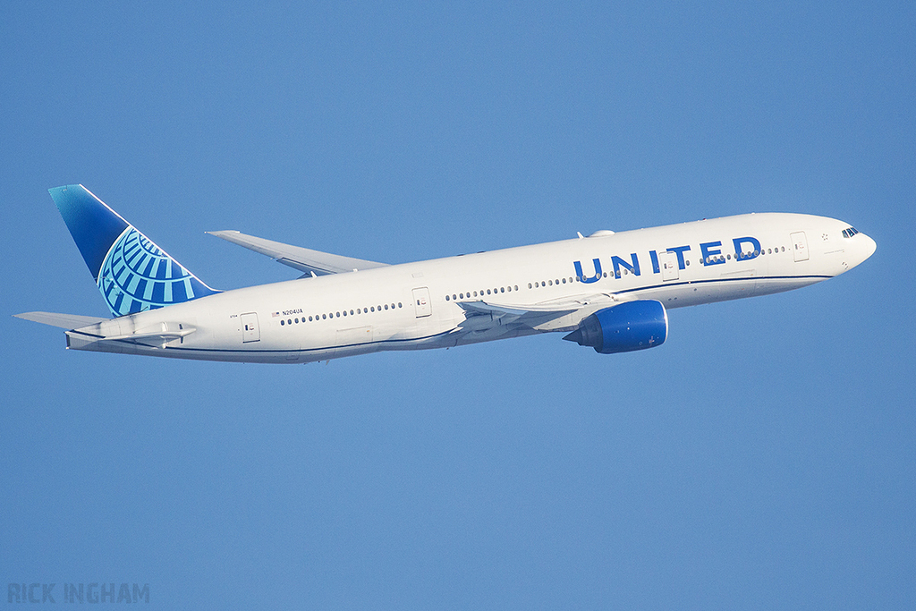 Boeing 777-222ER - N204UA - United Airlines