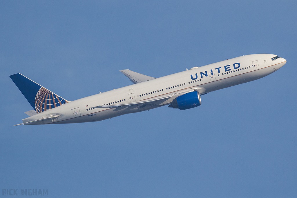 Boeing 777-222ER - N225UA - United Airlines