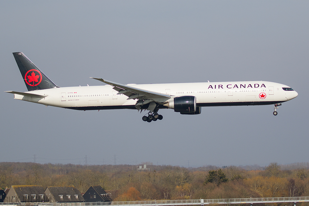 Boeing 777-333ER - C-FITU - Air Canada